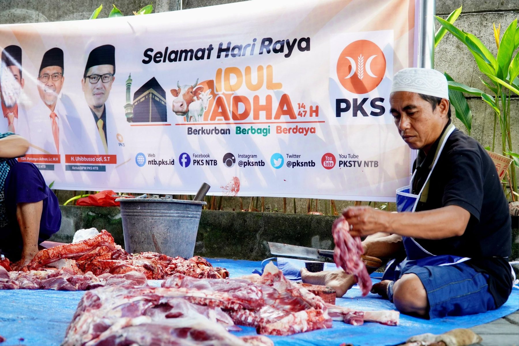 DPW PKS NTB Sembelih 193 Hewan Kurban 20,000 Paket Kurban.